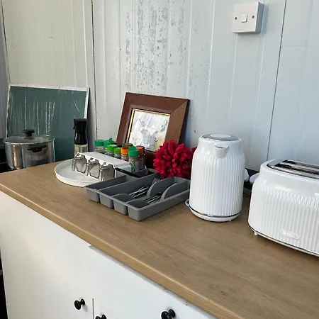 Farm In The Woods * Slade (Dublin)