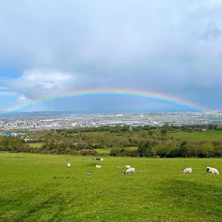 农家乐 Farm In The Woods