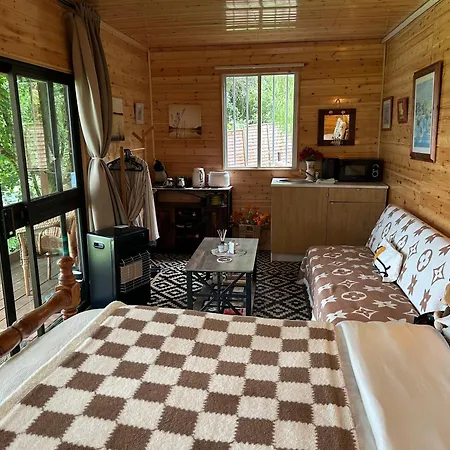 Farm stay Farm In The Woods *